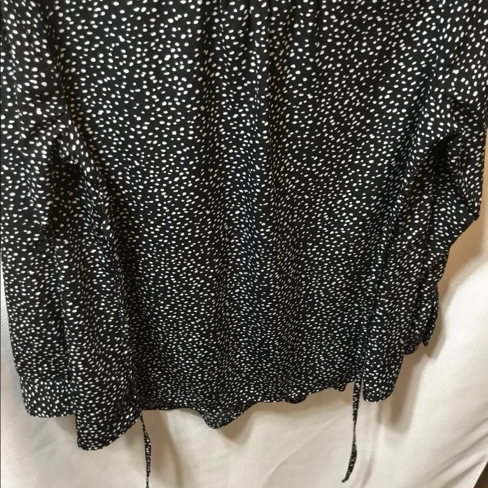 Size medium Isabel Maternity Top with Ties that tie in back - Picture 4 of 4